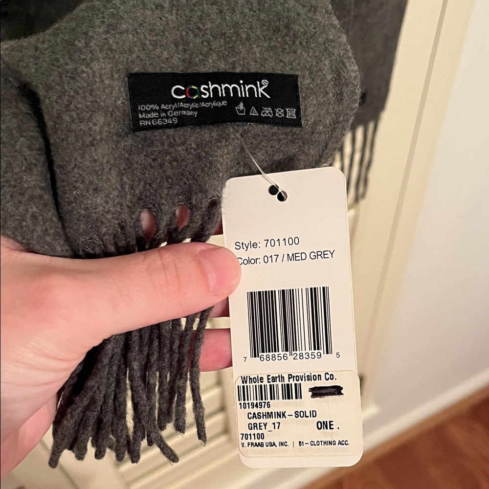 4/$25 SALE NWT V. Fraas Womens Cashmink Scarf - Picture 4 of 6
